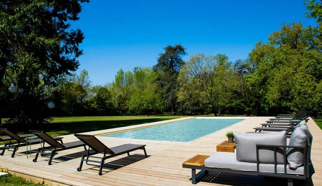Charming villa with pool near Toulouse