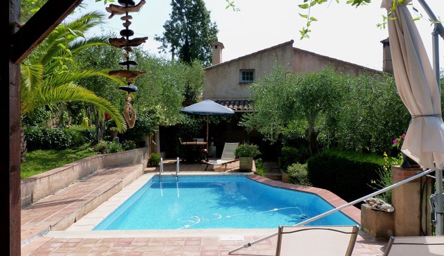 Charming villa with pool and wooded garden 3 bedrooms, sleeps 6 CABRIS