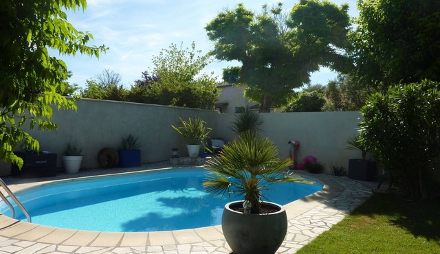 Charming villa with pool in a quiet, leafy setting, 20 min. from Aix-en-Provence