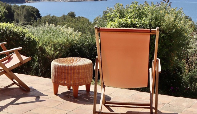 Charming villa with superb sea view and swimming pool.