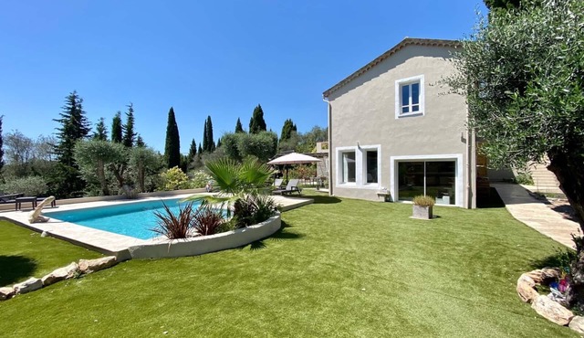 Charming villa with swimming pool in Le Rouret