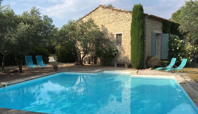 Charming Villa with Shaded Terrace, Pool and Luberon View