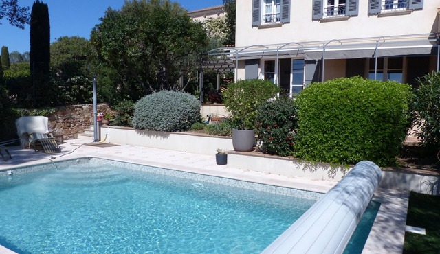 Charming villa with swimming pool, quiet location, close to seaside and amenities