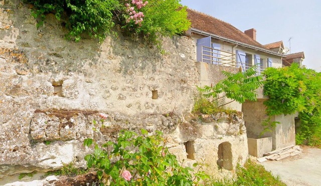 Charming Village Retreat with Garden, Near Loire Valley Castles, Inclusive Amenities