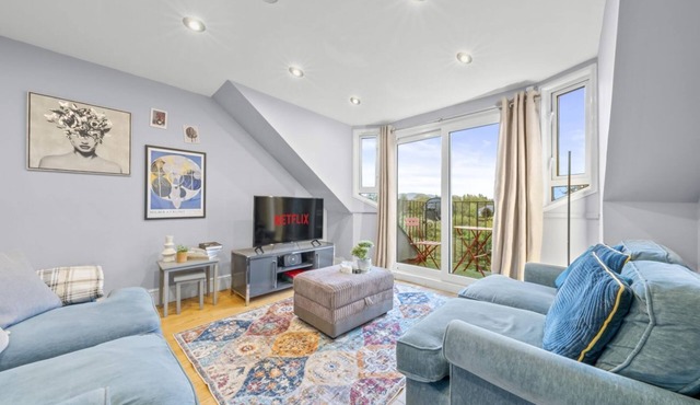 Charming Village Escape - 3-Bed near Loch Lomond