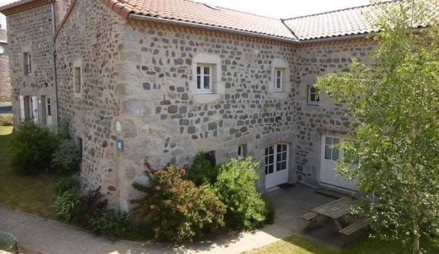 Charming Village Farmhouse Sleeps 8 – Near Allier Gorges & Pradelles