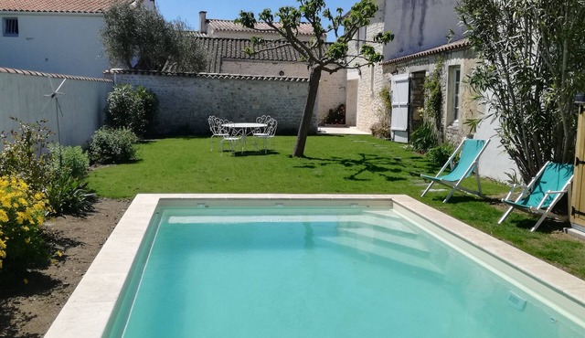 * Charming village house with heated pool on the sunny Oléron Island *