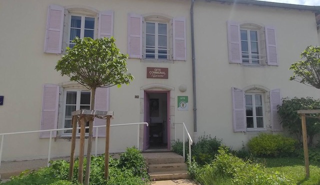 Charming Village Getaway: Modern Comforts in a Historic Setting Wi-Fi & Terrace Included