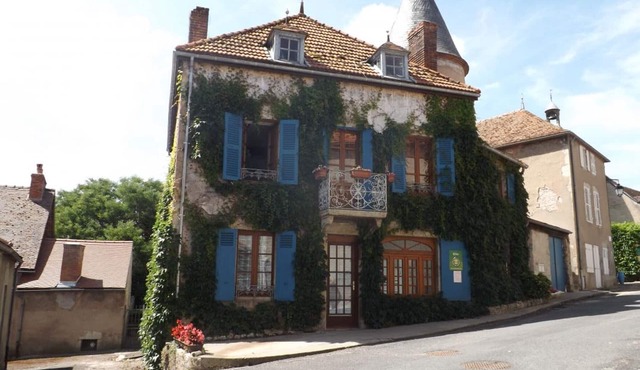 Charming Village Gîte with Terrace, Garden, and Modern Amenities near Vichy