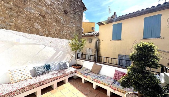 Charming Village House Saint-Tropez Center with Rooftop