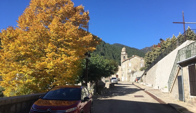 Charming village house, quiet, authentic and natural, change of scenery guaranteed.