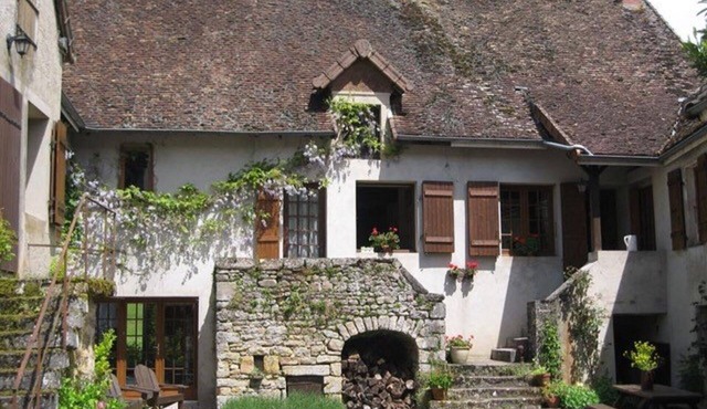 Charming village house for 8 with private pool Close to vineyards and Beaune