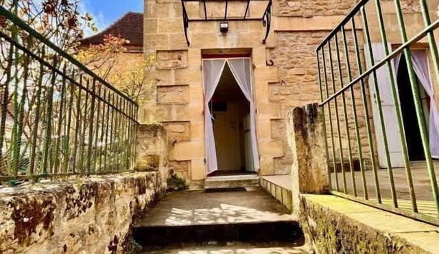 Charming village house in Limeuil for 6