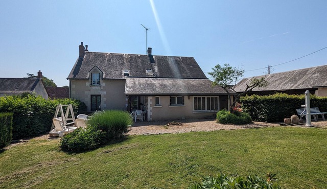 Charming Village House with Large Garden, Games Room, and Proximity to Loire Castles and Beauval Zoo