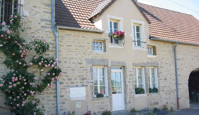CHARMING VINEYARD HOUSE ENTIRELY RESTORED