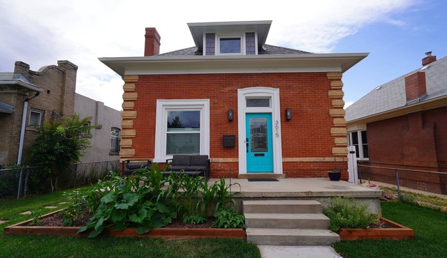 Charming Vintage 1902 Home with loft suite and large outdoor area