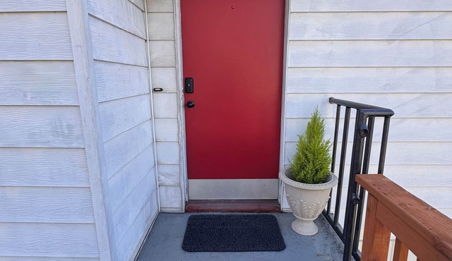 Charming Vintage 1BR Near I-5 & Downtown Vancouver