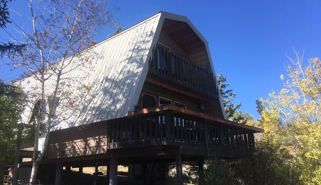 Charming vintage A Frame Mountain Retreat with fantastic lake views