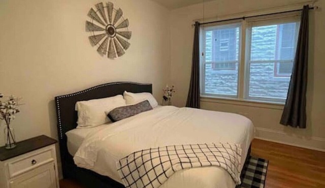 Charming Vintage Farmhouse 1 bedroom Garden Oasis