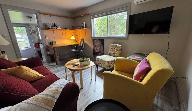 Charming Vintage Hideaway 2 Blks to CSU
