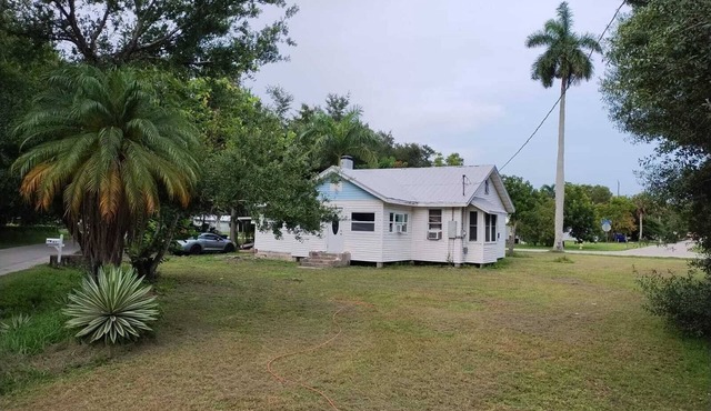 Charming Vintage Honeymoon Cottage