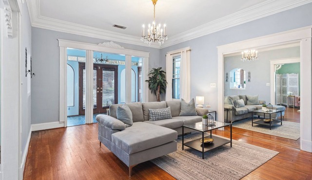 Charming Vintage Modern 1BR, 1BA Apartment in Midtown @Piedmont Park.