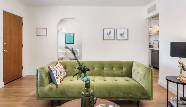 Charming Vintage Remodeled House - Great Arcadia Location - Fenced Grassy Oasis!