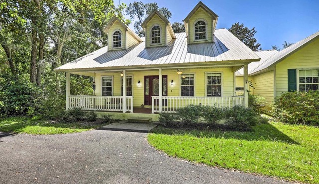 Charming Waldo Getaway Near Lake Santa Fe!