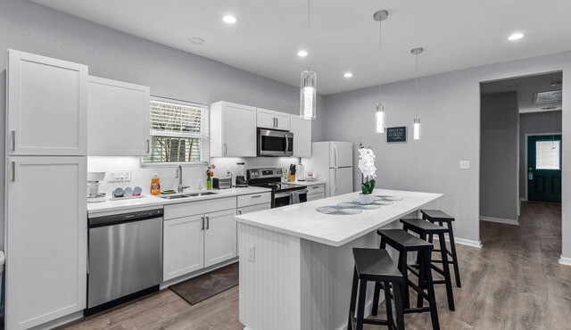 Charming Walkable 4 Br/2.5 BA Near Dtown Riverwalk
