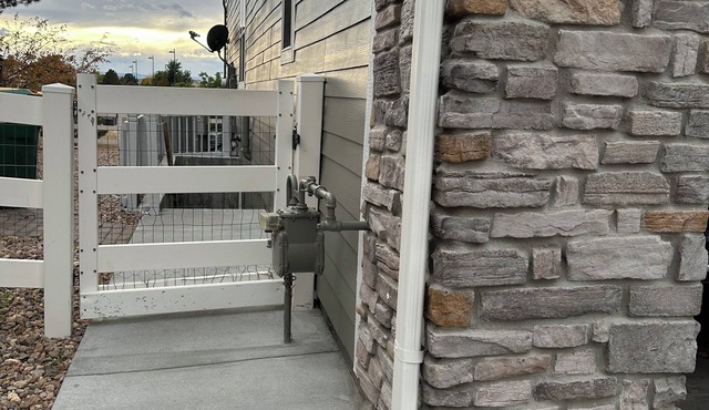 Charming walkout basement in a beautiful Murphy Creek Golf course neighborhood.