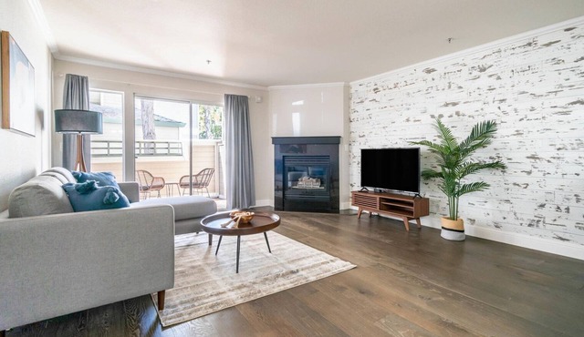 Charming Walnut Creek 1BR w/Pool & A/C, nr Shops, by Blueground