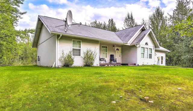Charming Wasilla Retreat: Walk to Lake Lalen!