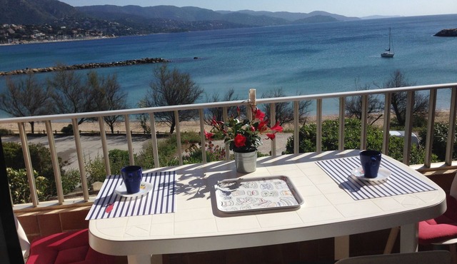 Charming waterfront T3, air-conditioned duplex, Wifi, garage 200m