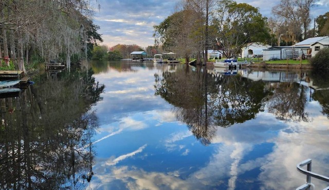 Charming water front cottage with central AC,quiet area in lovely Inverness
