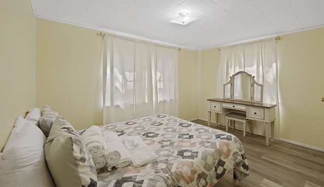 Charming Waterfront Doublewide with a dock to Juniper Lake