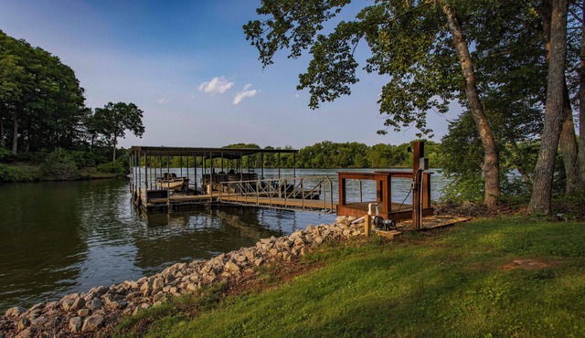Charming waterfront, 3-bedroom house, on Tims Ford Lake.