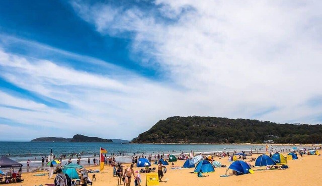 Charming Waterfront Cottage -Pet Friendly - WoyWoy