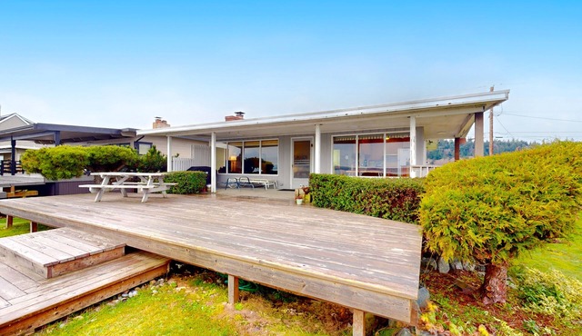 Charming waterfront home with expansive deck & gorgeous sunset views