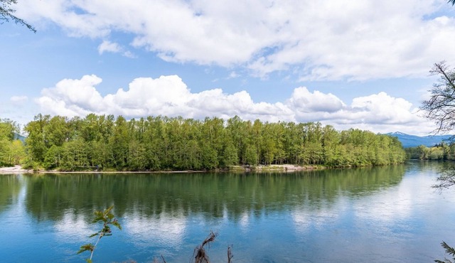 Charming Waterfront Retreat with Fireplace