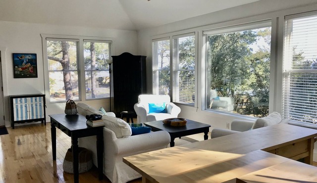 Charming Waterfront Studio w/Private Sandy Beach