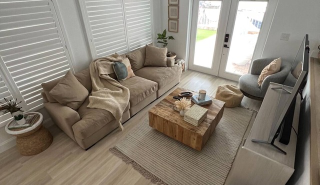 Charming Waterfront 2-bed/2 bath/WiFi, AC in very quaint Key Largo neighborhood