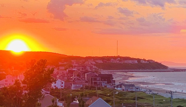 Charming waterfront 2-bedroom condo with AC, WiFi in brilliant Plymouth