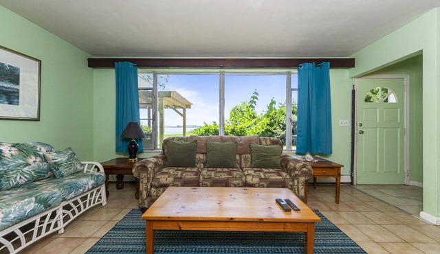 Charming Waterfront 3 Bedroom Cabin by RedAwning