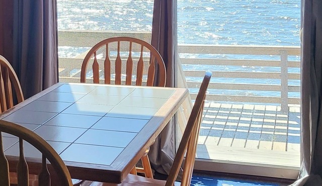 Charming Waterfront Cottage located ON the Bay! Fish, crab, relax 🎣🍹🌊