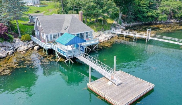 Charming Waterfront Cottage with Private Dock