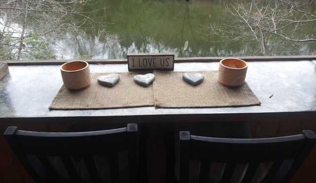 Charming Waterfront Cabin On The Oconaluftee River in Cherokee NC!