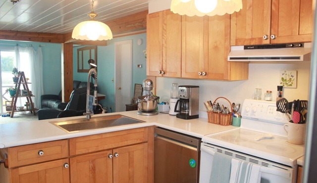 Charming Waterfront Cabin on the Inland Waterway