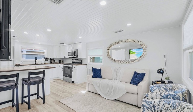 Charming Waterfront Cottage on peaceful Matlacha! FULL RENOVATION DECEMBER 2024