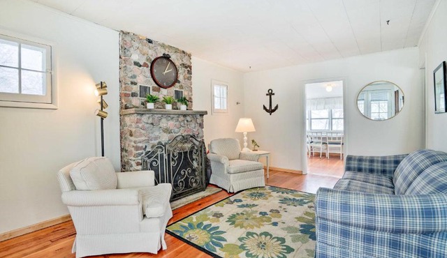 Charming Waterfront Cottage with Private Dock!