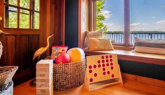 Charming Waterfront Cottage in Muskoka, Pedal Boat, Firepit, A-Frame Bunkie